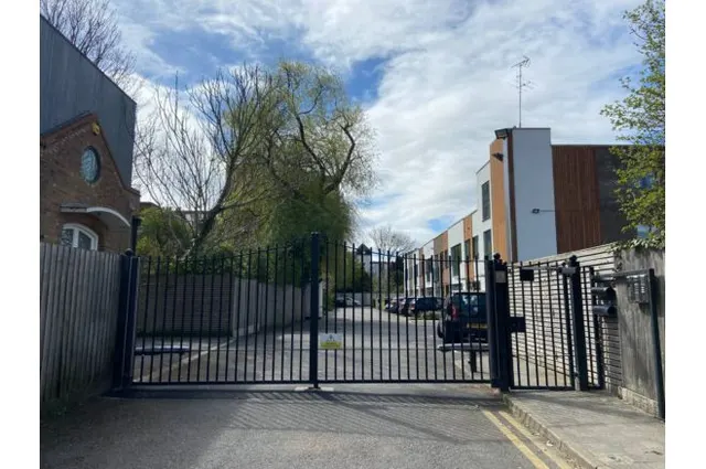 Photo 2 — 5 Madoc Close, London