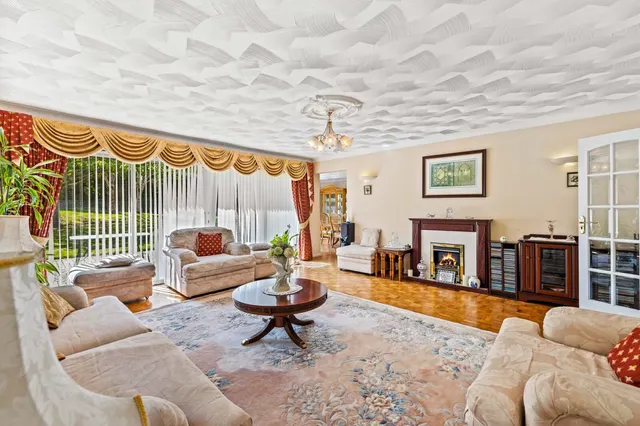 Photo 2 — Zaynah Hophurst Hill, Crawley Down, Crawley, Crawley, RH10 4LP