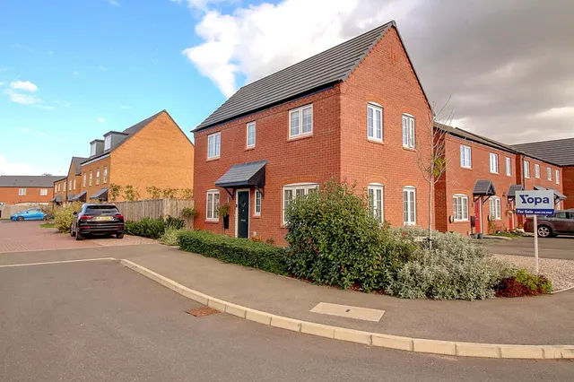 Basset Close, Nuneaton, CV11, photo 1