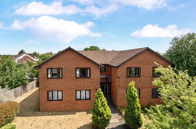 Belvedere Close, Guildford, GU2, photo 1