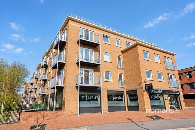High Street, Uxbridge, UB8, photo 1