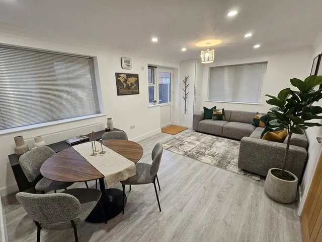 Gloucester Road, Maidenhead, SL6, photo 1