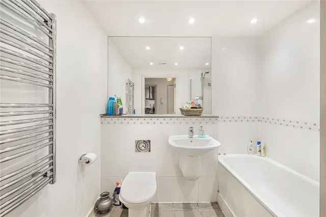 Warton Road, London, E15, photo 3