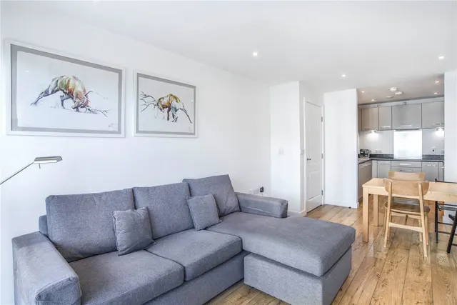 Atkins Square, Hackney, E8, photo 2