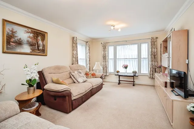 Photo 3 — Hornchurch Road, HORNCHURCH, Essex, RM12