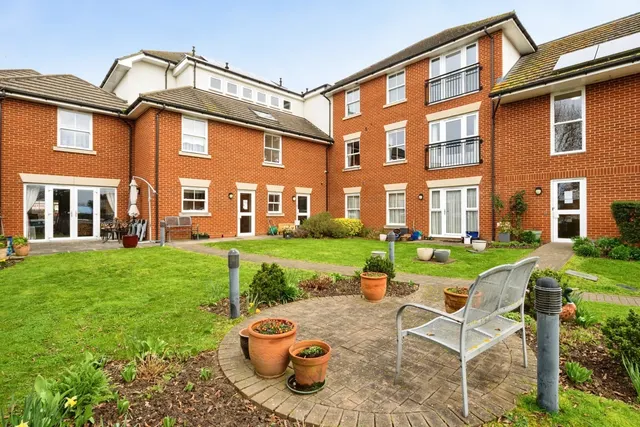 Hornchurch Road, HORNCHURCH, Essex, RM12, photo 1