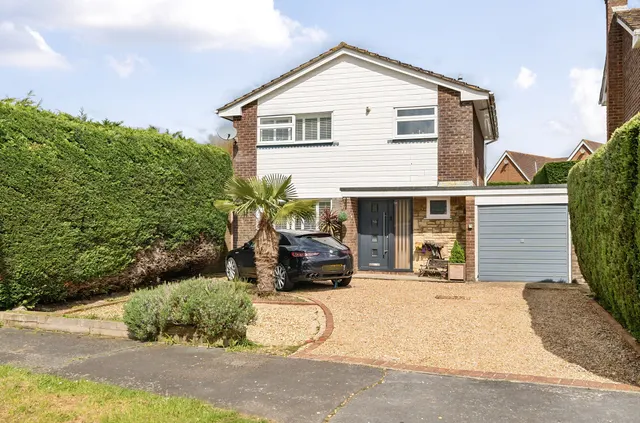 Pulborough, RH20 2JL, photo 1