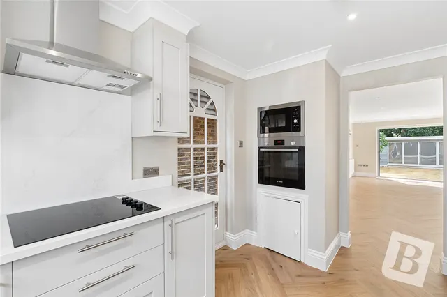 Photo 2 — Mulberry Close, Gidea Park, RM2