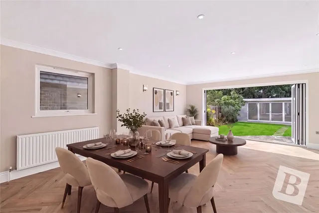 Mulberry Close, Gidea Park, RM2, photo 1