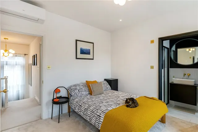 Photo 2 — Southolm Street, London, SW11