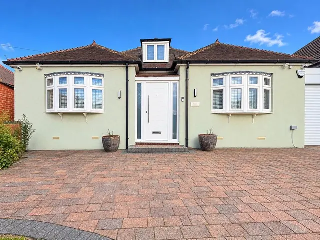 Lodge Lane, Grays, RM16, photo 1