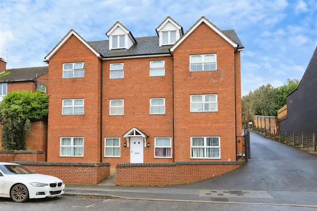 2 bedroom flat, Park Lane, Kidderminster, DY11