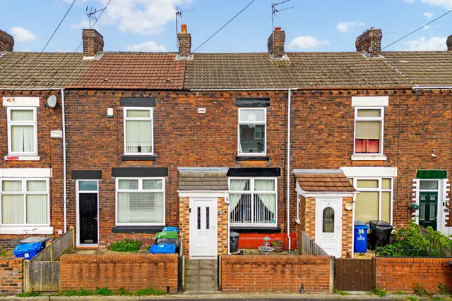 Hale Road, Widnes, Widnes, WA8 8SA, photo 1
