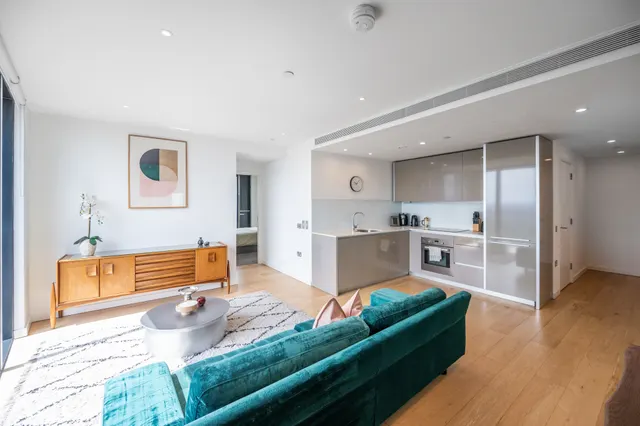 Photo 3 — Apartment 3607, The Strata, 8 Walworth Road, London
