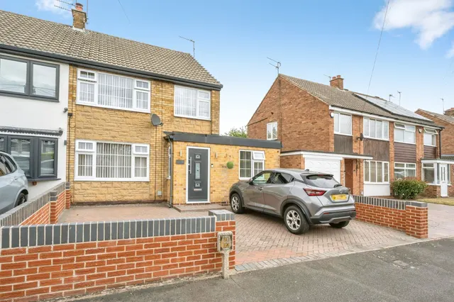 Cleveland Way, Hatfield, DN7, photo 1