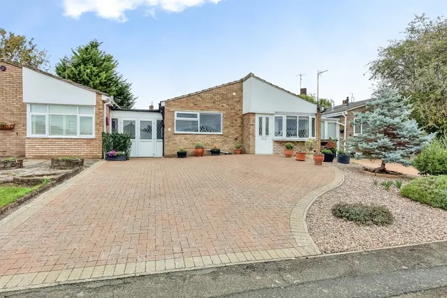 Firdale Avenue, Rushden, photo 1