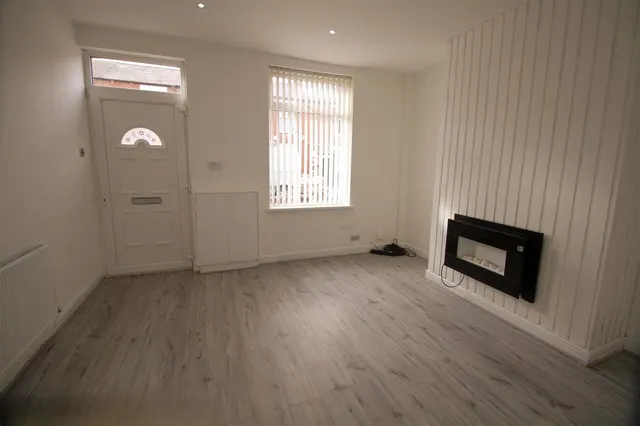 Osborne Road, Denton, photo 3