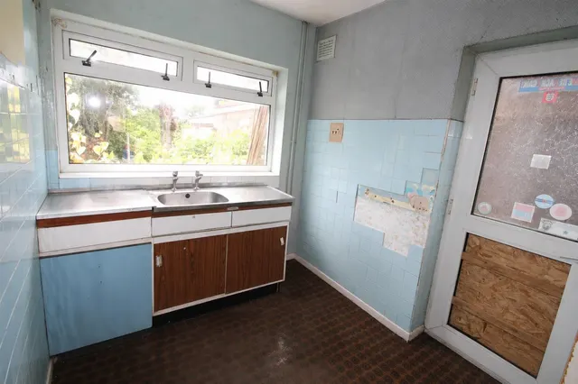Photo 3 — Walton Close, Rowley Regis