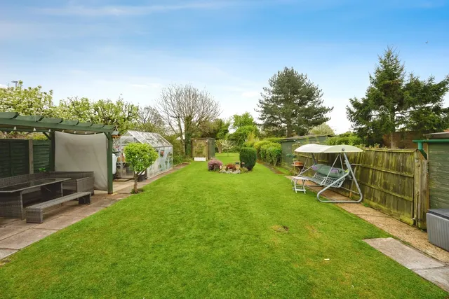 Photo 2 — Hitchin Road, LUTON, Bedfordshire, LU2