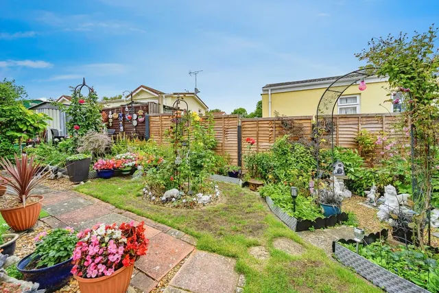 Photo 2 — Collins Wood, Residential Park, Caddington, Luton, LU1