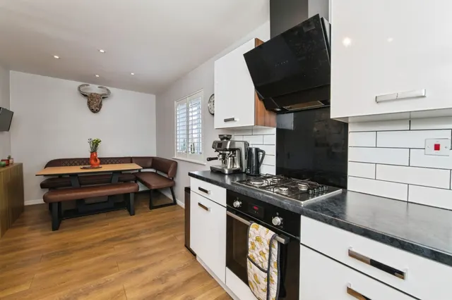 Somerville Crescent, Exeter, EX2, photo 3