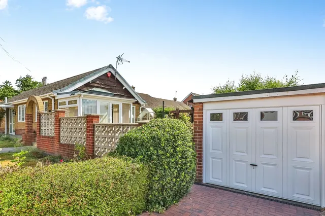 Lawrence Avenue, Eastwood, NG16, photo 1