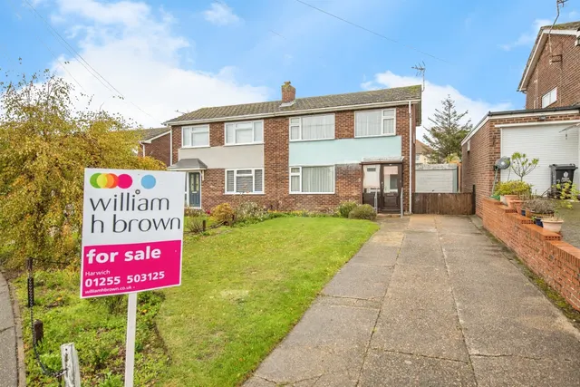 Larksfield Crescent, Harwich, photo 1