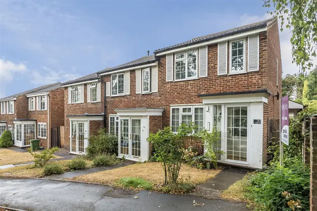 Aquila Close, Leatherhead, KT22, photo 3