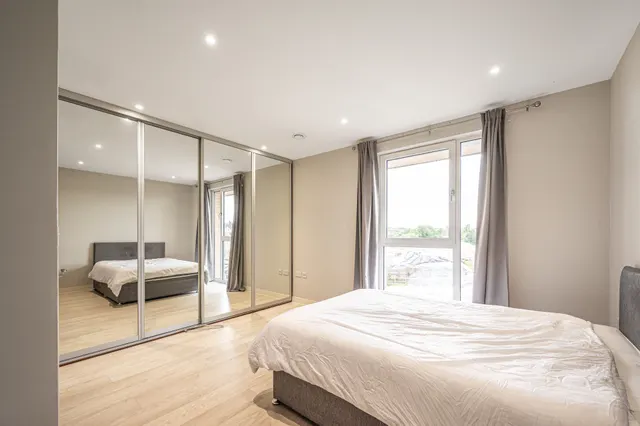 Photo 3 — 17 Greenshank House, 19 Moorhen Drive, London