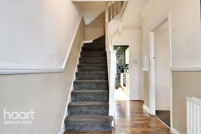 Eastern Avenue, Newbury Park, IG2, photo 2