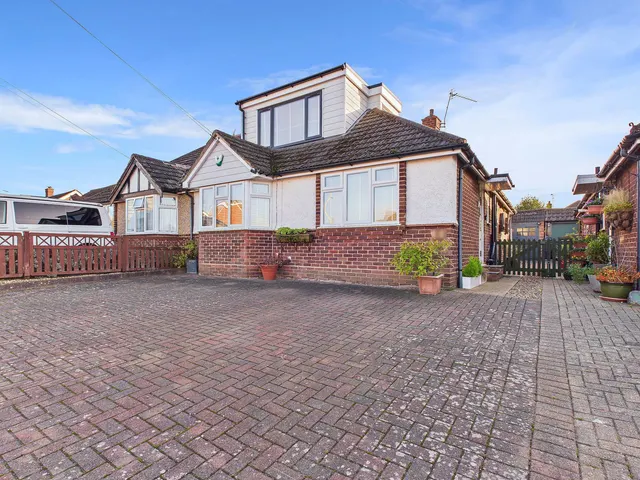 Heath Row, Bishop's Stortford, CM23 5DF, photo 1
