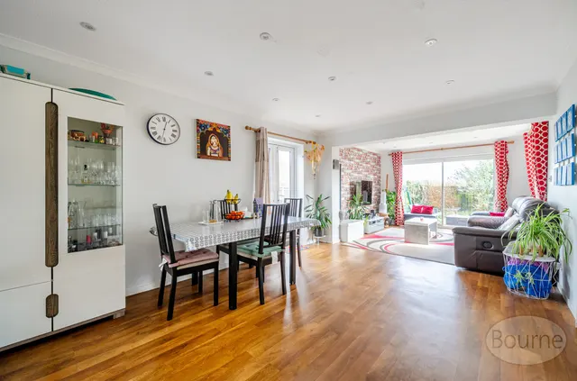 Roundthorn Way, Goldsworth Park, GU21, photo 3