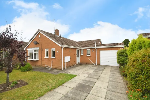 Hawksworth Avenue, Forest Town, Mansfield, Nottinghamshire, NG19, photo 1