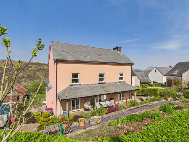 Penyffyddlwyn Lane, Llanelly Hill, NP7, photo 1
