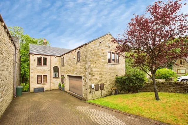 April Gardens, Bradford, photo 1