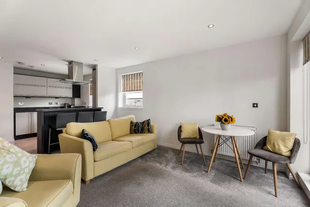 Photo 2 — Hatters Lane, Canonmills, Edinburgh, Midlothian, EH7 4GX