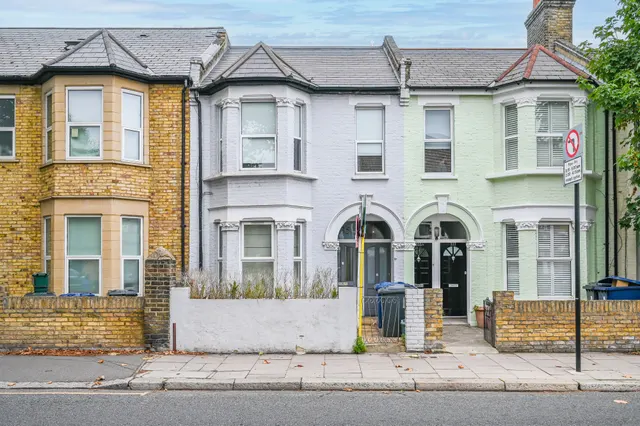 335 Acton Lane, London, photo 1