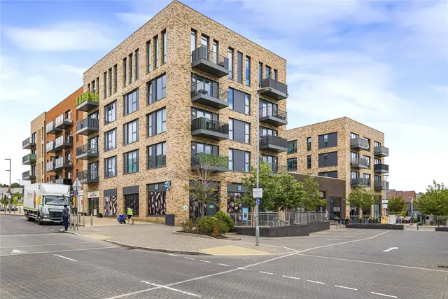 2 bedroom 2 bedroom property, Cherry Orchard, Castle Hill, DA10