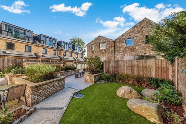 Photo 3 — Montello Apartments, South Croydon, CR2