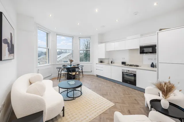 Photo 2 — Montello Apartments, South Croydon, CR2
