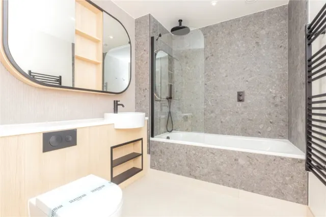 Henshaw Parade, Colindale, NW9, photo 1