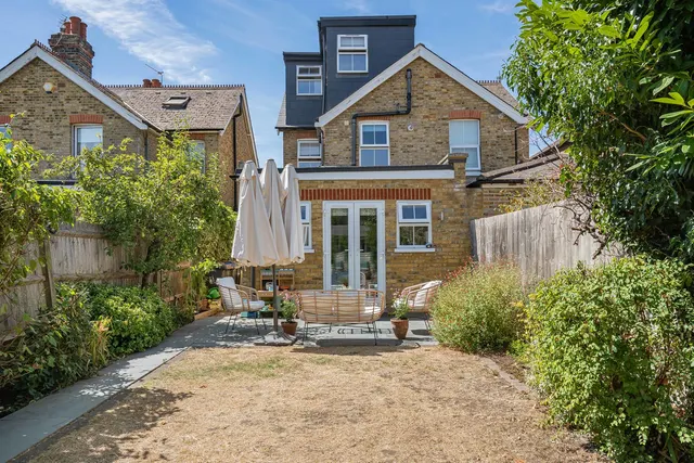 Harvest Road, Englefield Green, TW20, photo 1