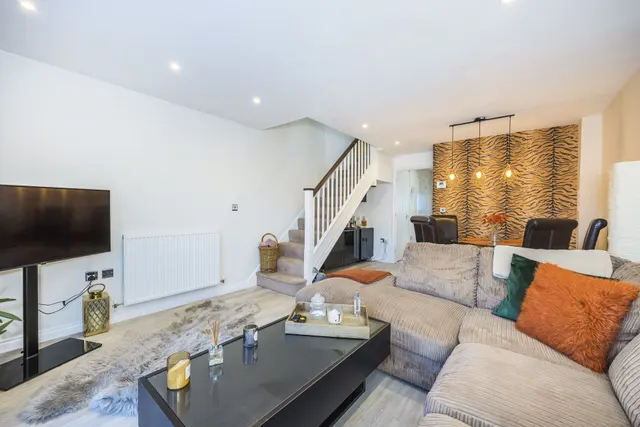 Pinewood Place, Dartford, photo 1