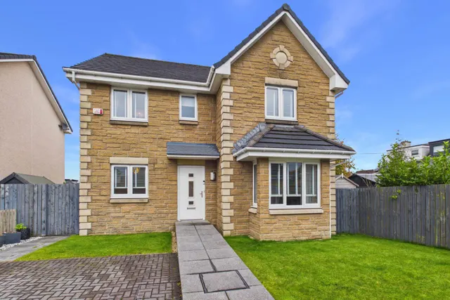 Herbison Crescent, Shotts, photo 1