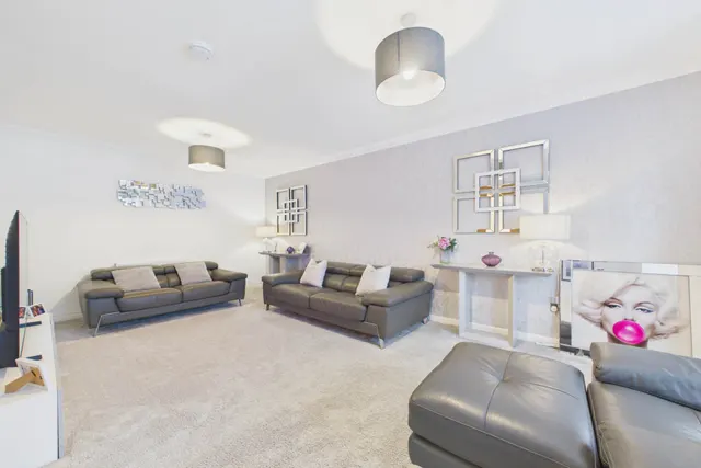 Herbison Crescent, Shotts, photo 2