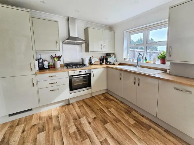 Silcombe Lane, Freshwater, PO40, photo 2