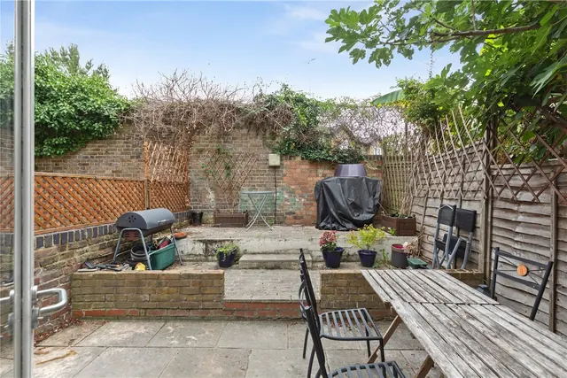 Photo 3 — Mountgrove Road, London, N5