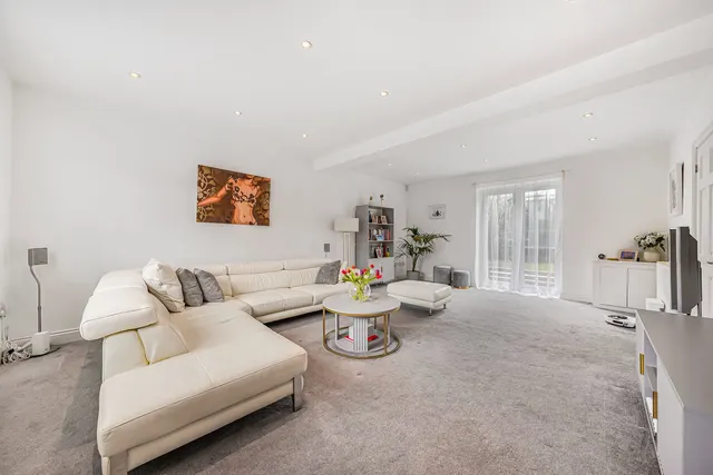 Whitehills Road, Loughton, IG10, photo 2