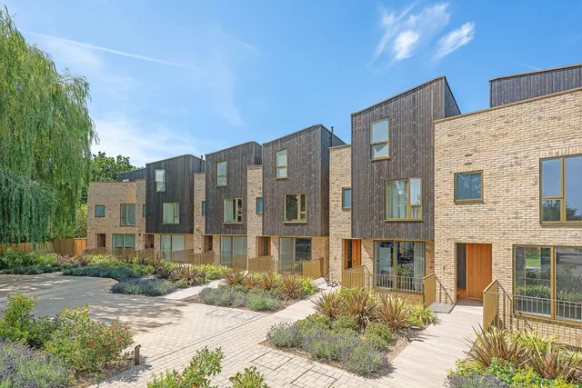 Photo 3 — Coombe Lane, Wimbledon, SW20