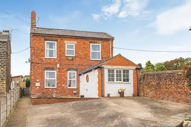South Road, High Green, S35, photo 1